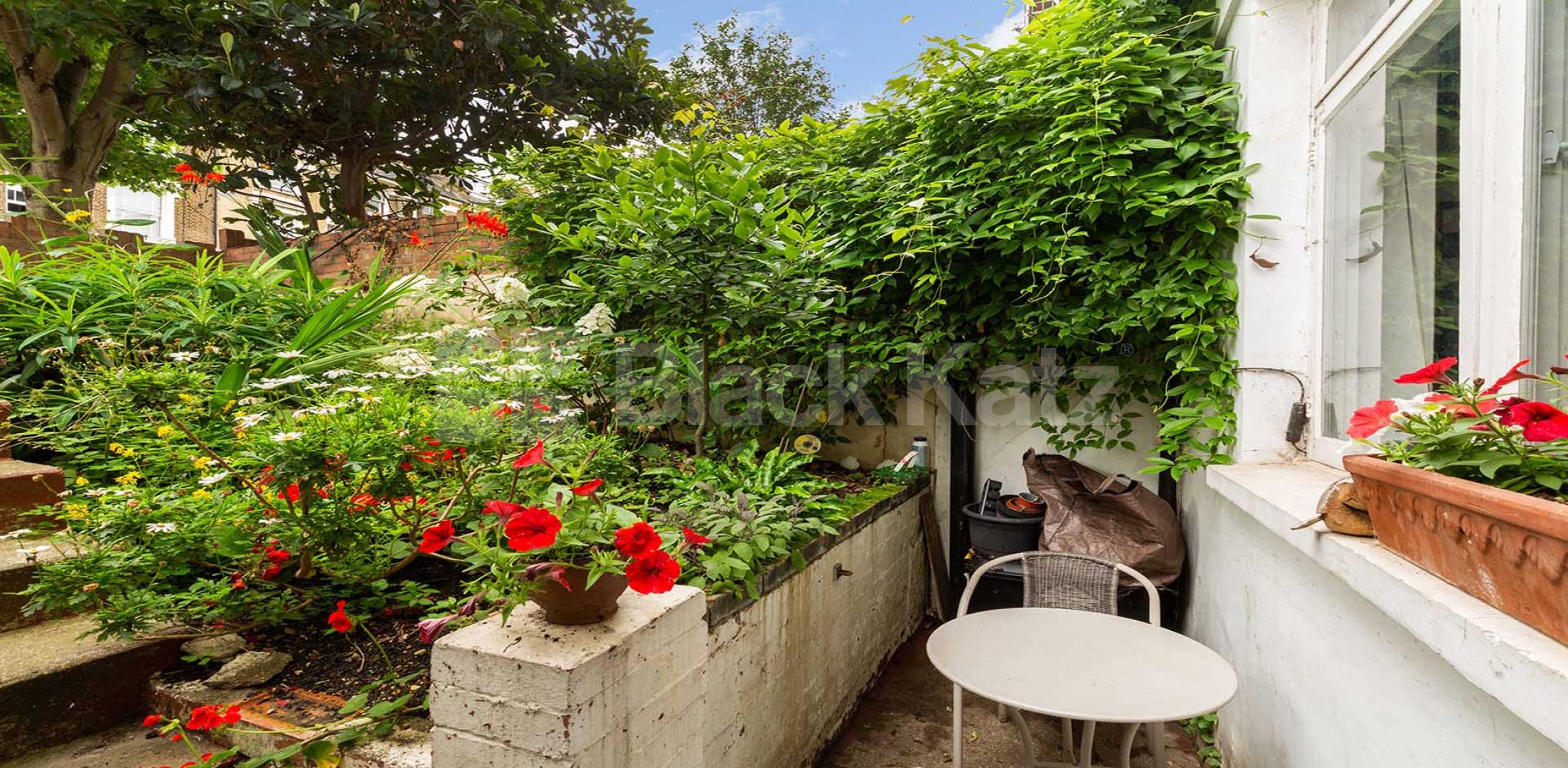Great size one bed set within a period house. Loraine Road, Holloway